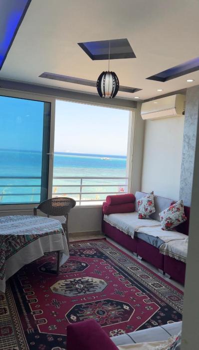 صف اول على البحر مباشر منطقة القيادات شقة رقم 3