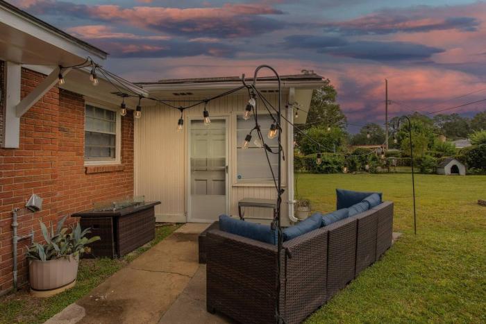 Spacious Backyard • Alfresco Dining • Pet Friendly