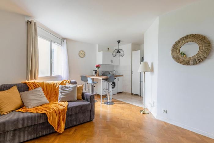 Charmant 2 pièces rénové Porte de Paris avec parking