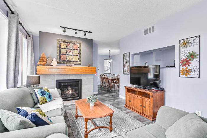 2BDR Condo Steps to Blue Mountain Village - 101 Cachet Crossing