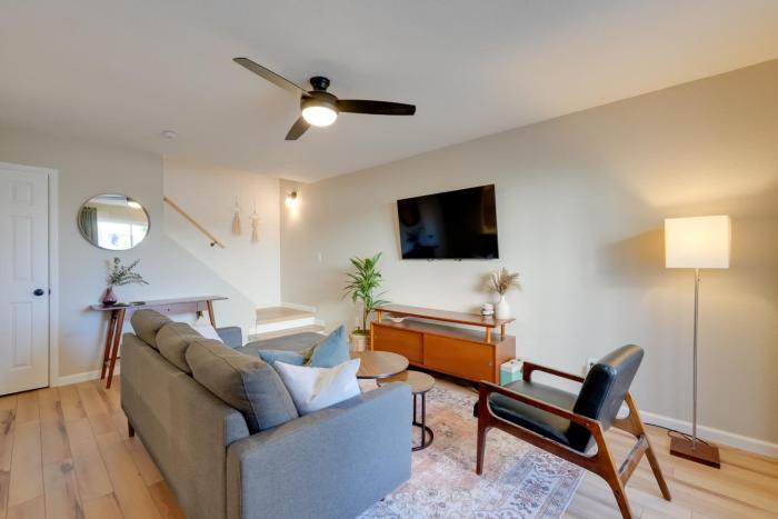 2 Mi to Old Town Home with Pool Access and Patio