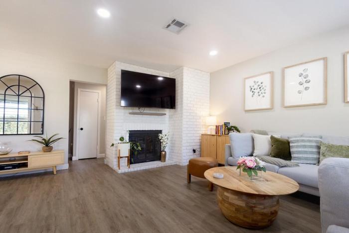Elegant 3 Bedroom 2 Bathroom With EV Charging Near Santa Anita