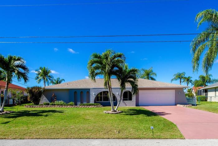 Aloha Cove - Modern Home with Gulf Access - Vesteva