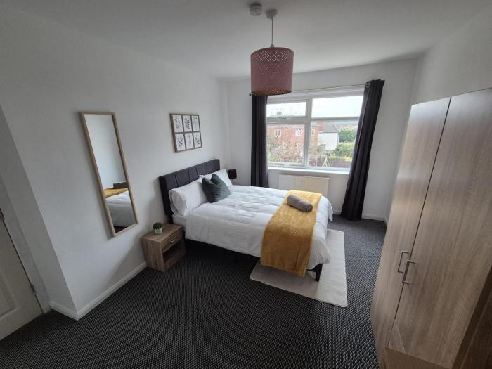 Stunning 4 BedHouse Company Workers Welcome, Parking, Wifi, Netfix