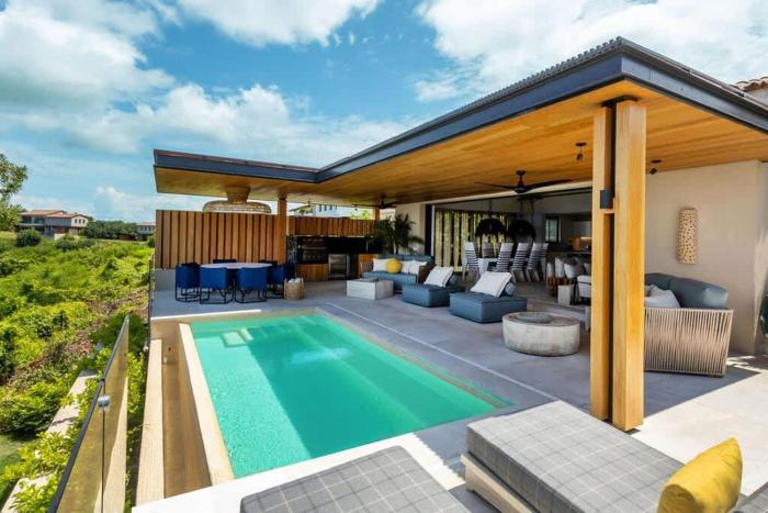 Luxury Ocean Villa for Holidays & NYE Heated Pool Golf Cart