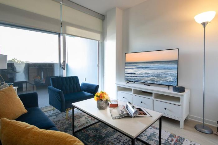Stylish Santa Monica Apt Free Parking & Wi-Fi
