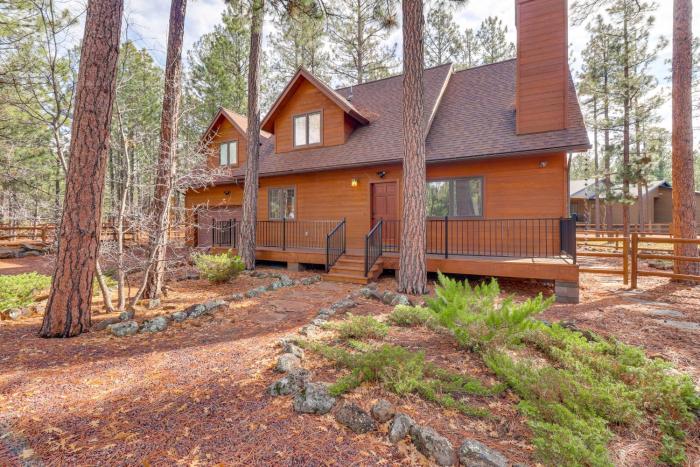 Golf, Hike, Explore! Family-Friendly Pinetop Haven