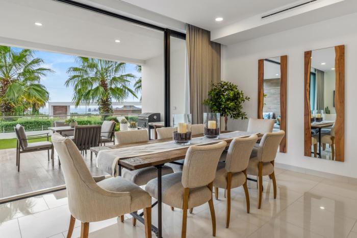 Modern Condo with Stunning Bay Views