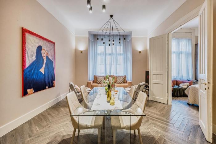Luxe 3BED 3BATH Steps to New York Café & Szimpla Kert
