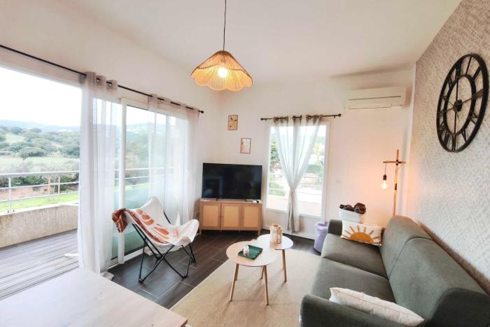 Bright apartment in Albitreccia near beach