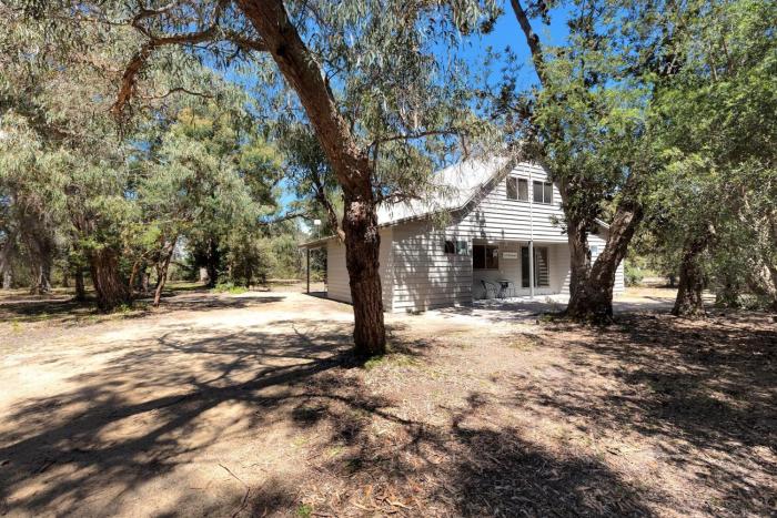 Burrabogie - Waterfront Retreat