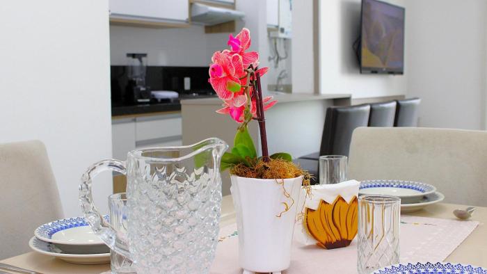 1071 - Apartamento com 2 Suítes na Praia de Bombinhas,