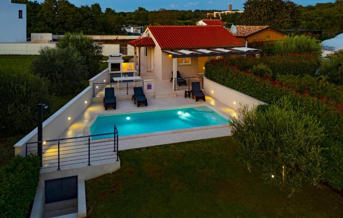 Two-Bedroom Holiday Home In Pomer