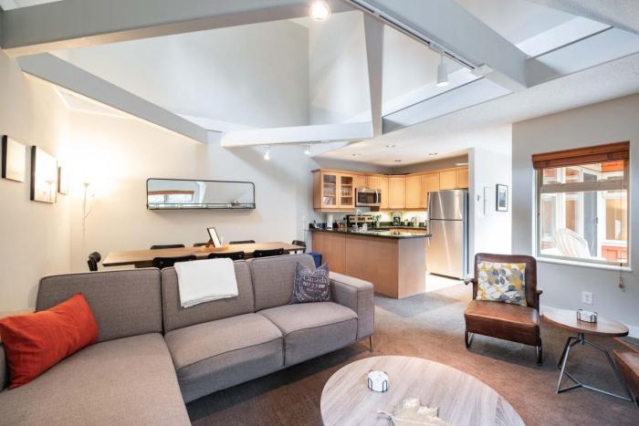Lake Placid Lodge 18 by Outpost Whistler