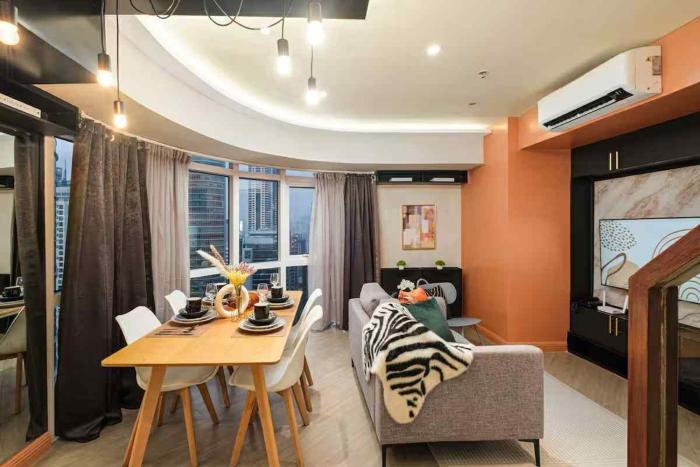 2BR Modern Decor Condo in BGC