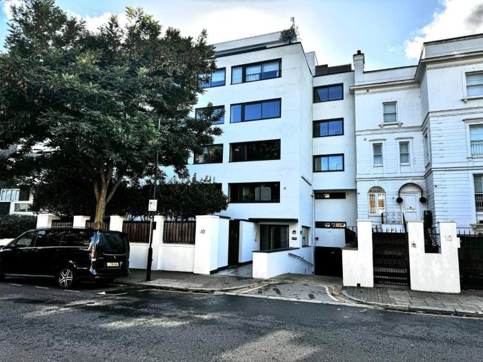 Centrally Located Apartment Hyde Park