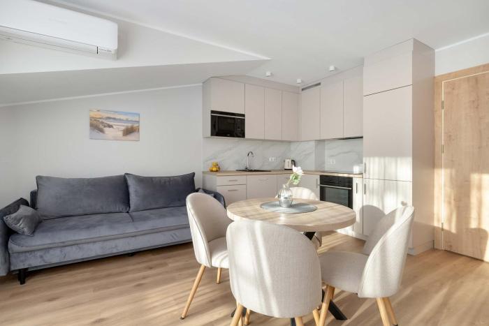 Stylowe Apartamenty 100 m od Plaży z Parkingiem i Balkonem by Noclegi Renters