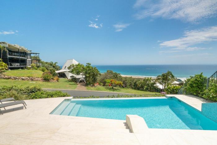 Warragi 5 - Sleeps 8 - Pool - Ocean Views