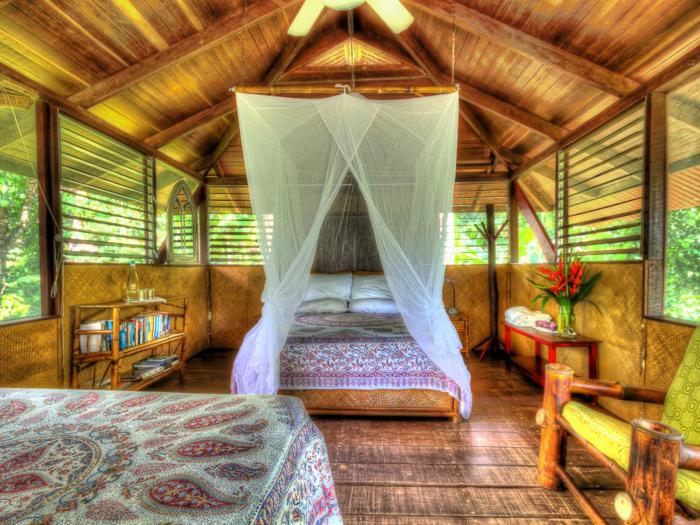 Iguana Lodge Beach Resort