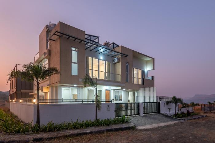 ELIVAAS Signature White House 3 BHK Villa With panoramic Hill Views, Glass Room, Outdoor Pool & Dam nearby
