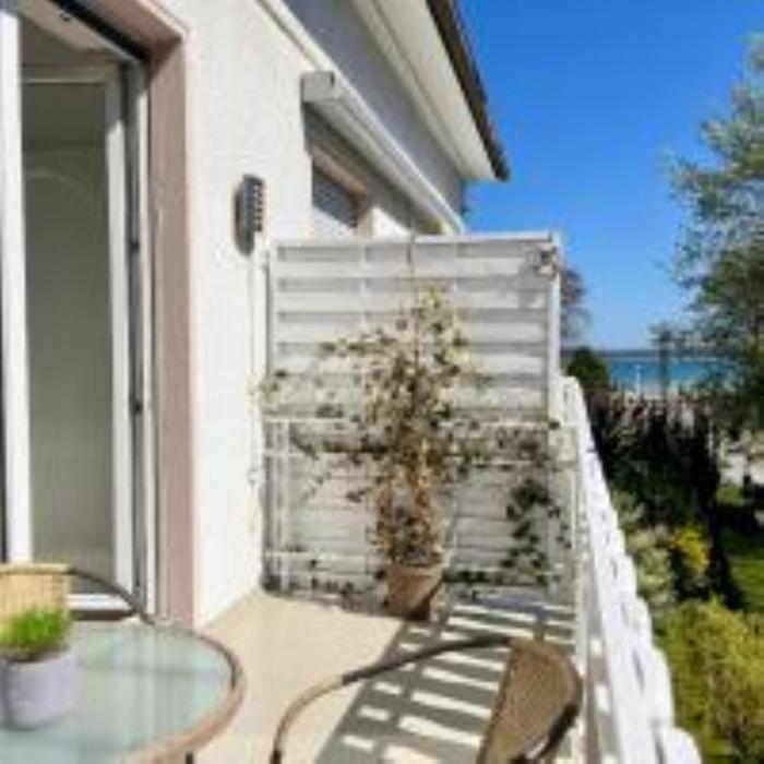 Strand Studio mit Meerblick & Balkon