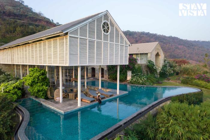 StayVista at The Ray with Mountain Views, BBQ, AC