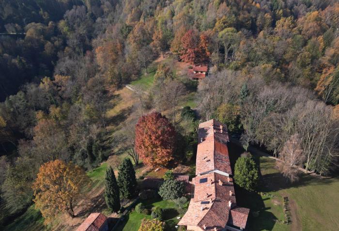 Ca`Becca Bioglio- Il portico sulla valle