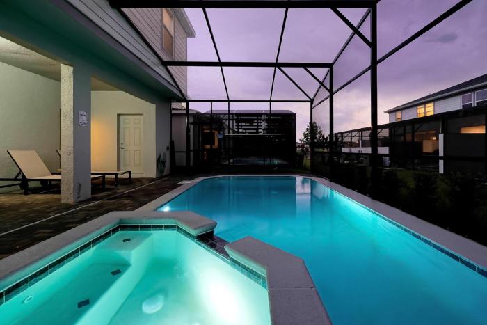 Elegant 7Beds 55 Baths Sleeps 14 - Windsor Cay