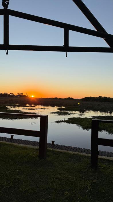 Casa com 4 suítes, na beira da ilha em imbe