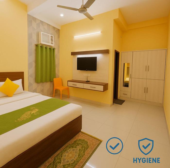Hotel Lighthouse Luxury - Near #PremMandir Chaardham