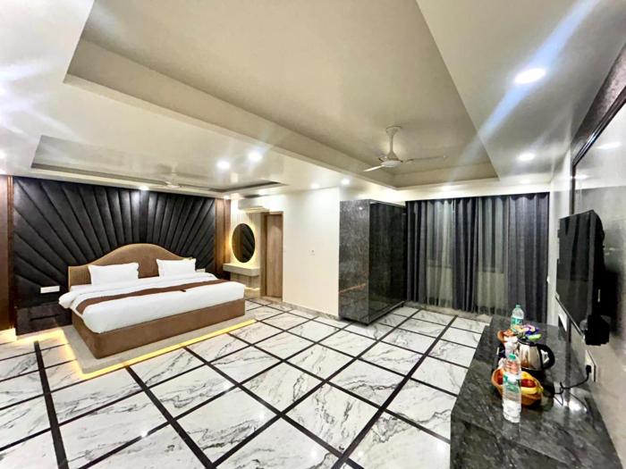 Hotel Royal Gold Palace Near Ganga Ram and BLK Hospital