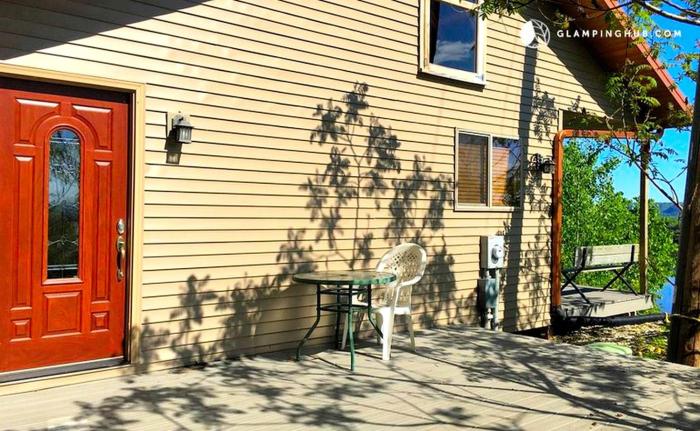Family-Friendly Cottage Rental along the Mississippi River near Big Lake, Iowa
