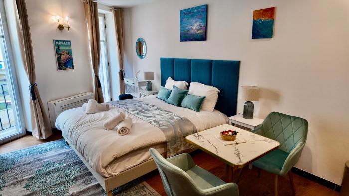 LB Vacation Rentals I Deluxe Studio w Balcony - 5mn Center I Casa dAzur