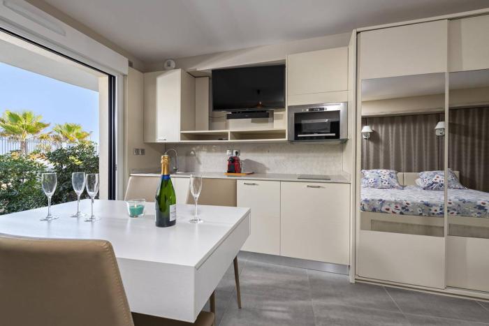 NAUTILIA 102 By AGN- Luxe avec Jacuzzi- 2 personnes "réservé aux couples"