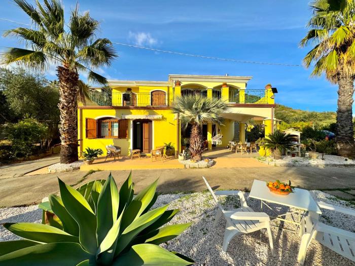 Happy Houses With Garden