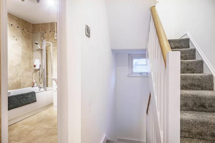 Central Belfast Townhouse Sleeps 8 Beside Ormeau Park