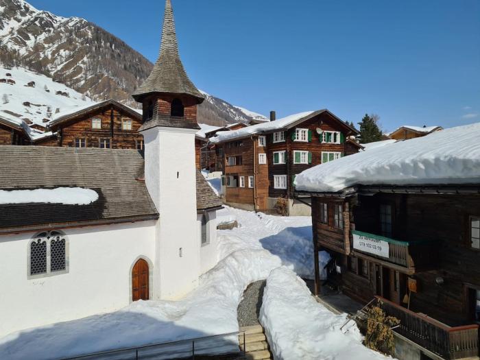 Bright Alpine Duplex with Balcony Views