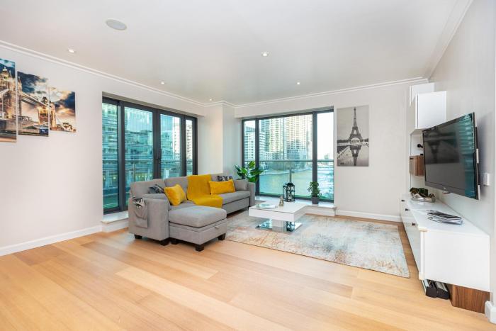 Chic, Contemporary 3BR Flat in Prime Canary Wharf
