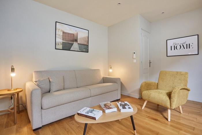 Apartment Center of Paris by Studio prestige