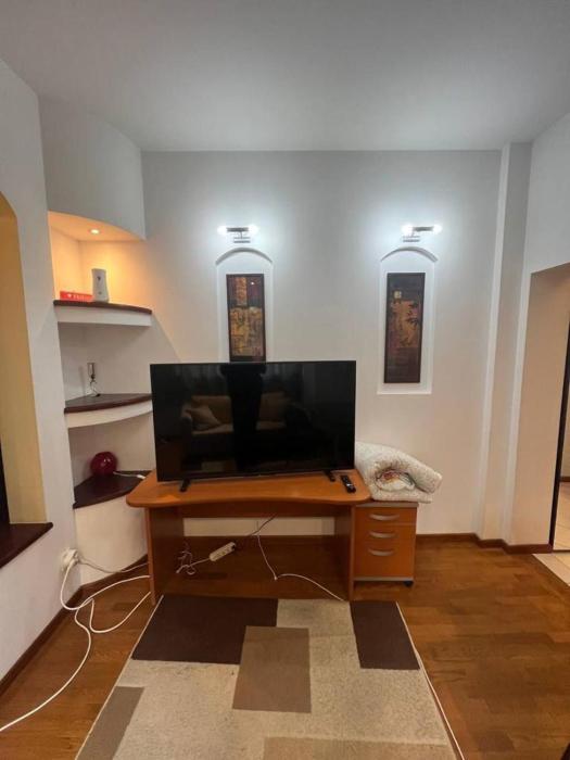 Super Central and Quiet Double Studio!