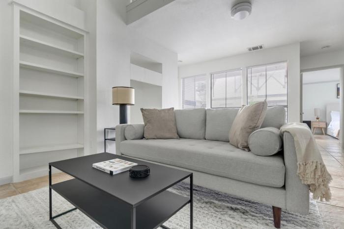 Blueground Downtown Austin pool nr Texas State Capitol ATX-342