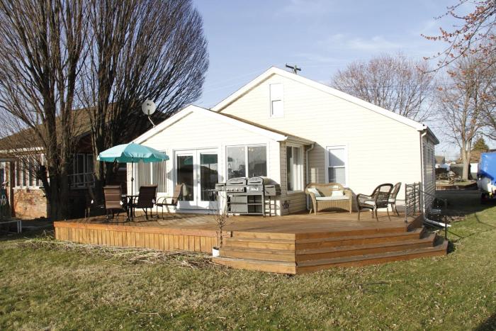 Swan River Haven off the Swan Creek with or without Pontoon and Jetskis