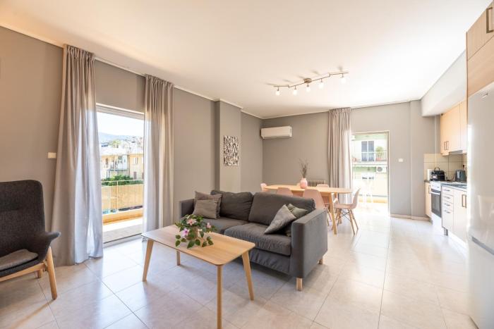 A2 3-Bedrms Ap 112sm 850m Metro Evangelismos 150m EKPA Univ Campus 100m Bus Stop to Acropolis