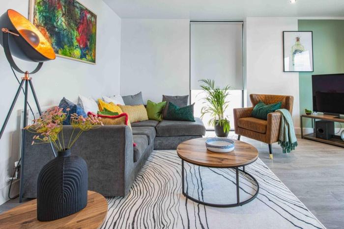 Suite115 with sea view short stroll from RWY