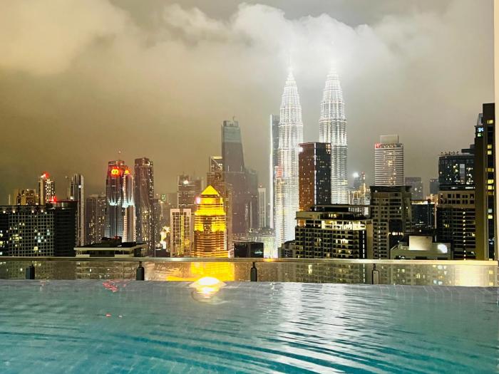 The Luxe Infinity Skypool By Tasu Homes