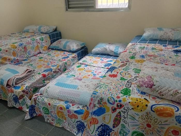 Kitnet ideal para 4 pessoas, bem no coração de Praia Grande e apenas 400m do mar!