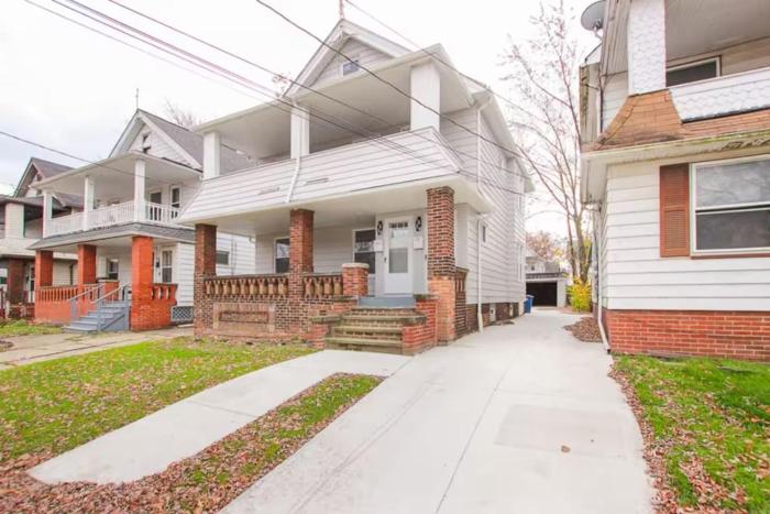 Bright 2BR South Hills - Old Brooklyn Home