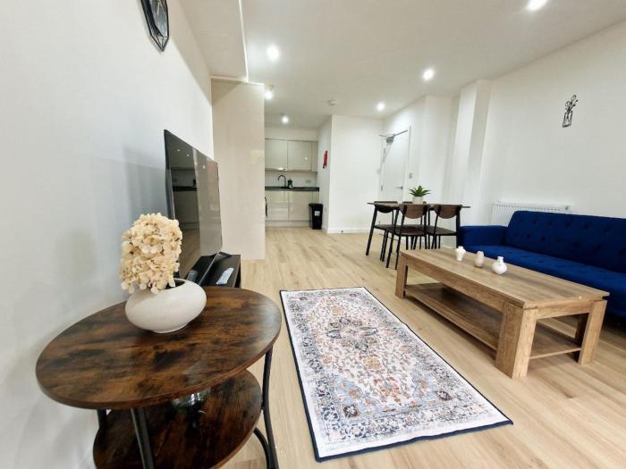 The Romford Luxe Haven - Fully Furnished 2BR