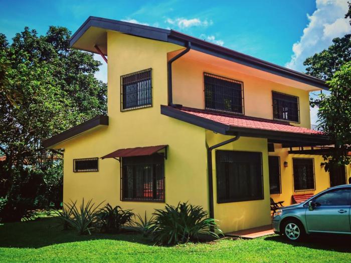 Valle del Arenal House Family Home in La Fortuna