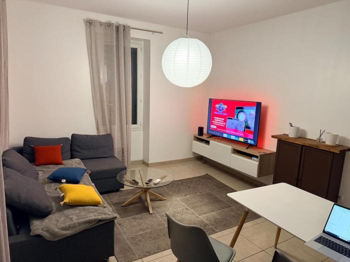 logement entier chambre salon proche du velodrome et Prado calme et spacieux